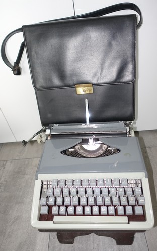Schreibmaschine mit tasche - schreibmaschine,
