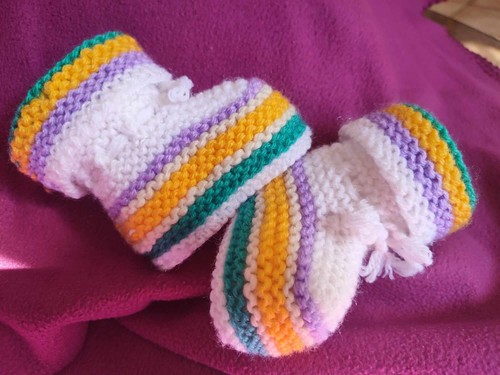 Selbstgestrickte babyschuhe - selbstgestrickte,