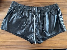 Maskulo Skulla. Joggingshorts aus Kunstleder Schwarz &Weiß  XXL