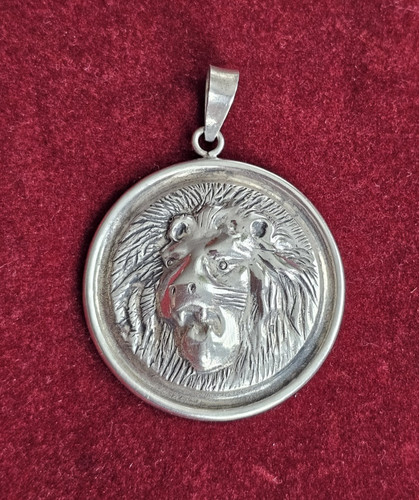 Löwenkopf medaillon anhänger - medaillon,