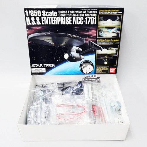 Bandai star trek 850 uss - bandai,