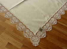 Weihnachtstischdecke - "Plauener Spitze" 80x80cm mit Spitzenrand