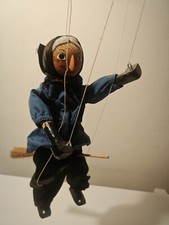 Alte Holz Marionette Hexe auf Besen