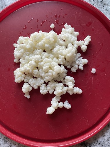 Weißer krümeliger kefir g - weißer,