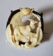 Alte Brosche, fein geschnitzte