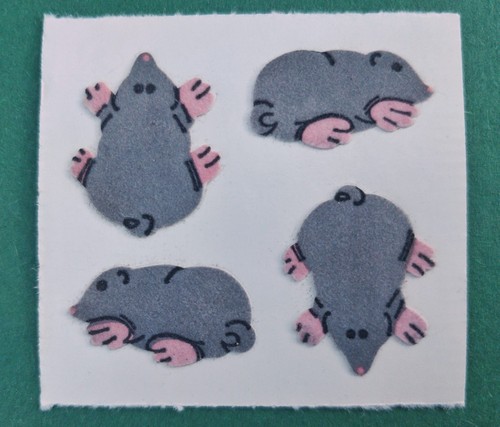 Fuzzy stoffsticker - 🪳fuzzy,
