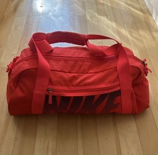 Rotes Gym Club Duffel Bag von