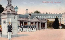 AK Postkarte Karlsruhe Schloßwache Pickelhaube - gelaufen 1919