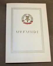 Urkunde für Abzeichen "Für vorbildliche Arbeit"