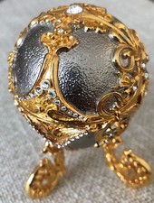 Ricarda M, Ruby Egg Ei mit