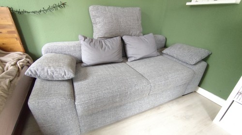 Gemütliches sofa mit - gemütliches,