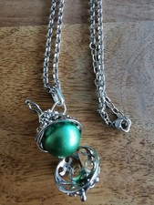 Engelsrufer Kette mit grünem Klangkugel Anhänger, silberfarben