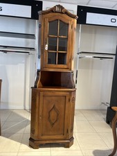 Eckschrank aus Holz mit