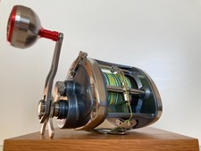 PENN COMMANDER PRO 20LW Multirolle SCHNUR & POWER HANDLE NEU Angelrolle Norwegen