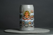 Oktoberfest Bierkrug - Festkrug der Wiesnwirte 2022 - Steingutkrug / Maßkrug