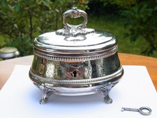 Silber Zuckerdose fein floral verziert mit Schloss im Stil des Biedermeier