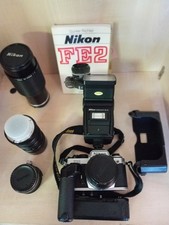 Nikon FE2 + Diverses Zubehör/Equipment Objektive Adapter Accu Blitzer