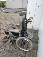 Rollstuhl  Multifunktional für Pflege - gefedert und verstellbar.
