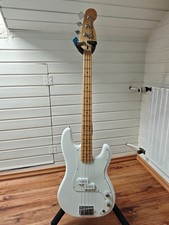 Fender Player Precision Bass MN PWT mit EMG Geezer Butler PUs
