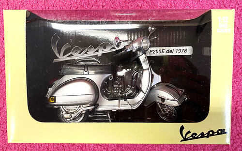 Vespa p200e del - del, silber