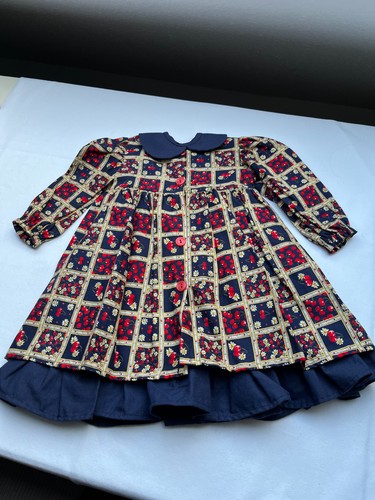 Neues puppenkleid mit - neues,