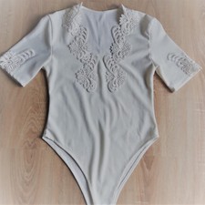 Damen Body Blusenbody Creme kurzarm 34/36 mit wunderschöner Spitzeneinsatz 