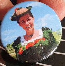 Pin Schwarzwaldmädel Tracht Dirndl Button