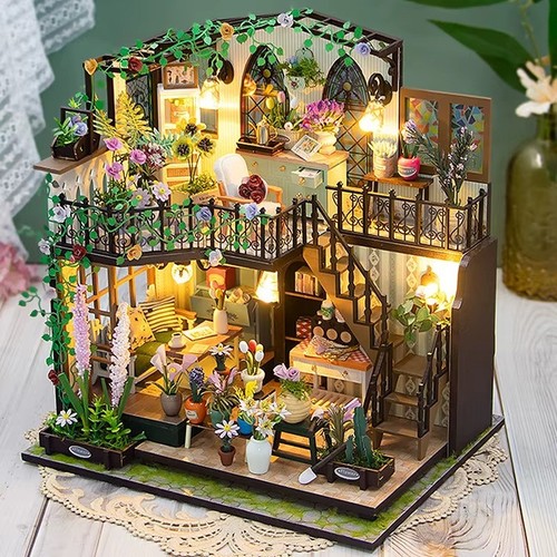 Hölzernes miniatur puppenhaus - hölzernes, miniatur-puppenhaus