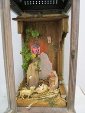 Holzlaterne mit Krippe Incl. Figuren und Beleuchtung incl. Markennetzteil