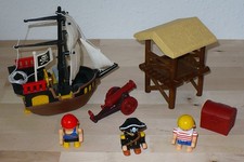 Piraten-Spielset/Abenteuerset: Segelschiff, 3 Figuren, Schatztruhe u.a. Zubehör