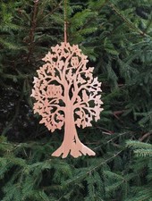 Filigraner Baum mit Eulen, ca