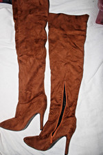 braune hohe überknie Stiefel