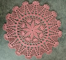 1 Gehäkelte Deckchen