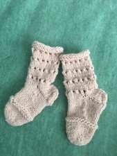 Handgestrickte Babysocken aus