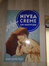 Nivea Creme - Blechschild - 29 cm breit - 59 cm hoch - Frau mit Regenschirm