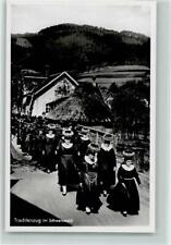 12080997 - Trachtenzug mit Schappel Foto AK Trachten Schwarzwald