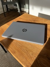 HP Laptop 255 G9 R7 5825U 15 8GB + Logitech Maus + Laptop Tasche