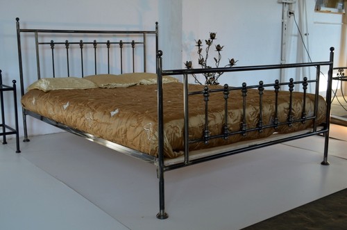 Altmodisches doppel metallbett - altmodisches,