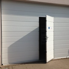Sektionaltor  mit  SCHLUPFTUR
