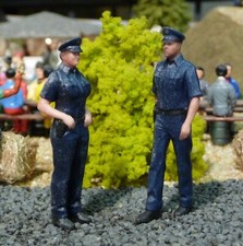 2-STÜCK FIGUREN Polizei Dunkel / Blaue Uniform für Slotcar 51615