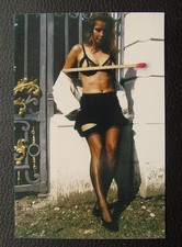 Schöne junge  Frau Busen an