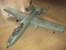 Flugzeug Kampfjet A10 Thunderbolt II Fertigmodell 1:18 3,75 Inch gebraucht