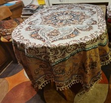 Tischdecke mit Fransen