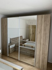 Kleiderschrank aus massivem Holzwerkstoff mit Schwebetür und Spiegelglas, Eiche
