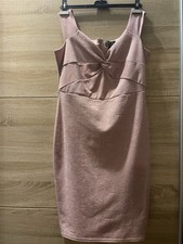Rosa Kleid mit Lurex. Lipsy