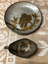 Alter Wandteller + Schwanenform-Schale Messing mit Emaillmalerei 70er J. 2 Eulen