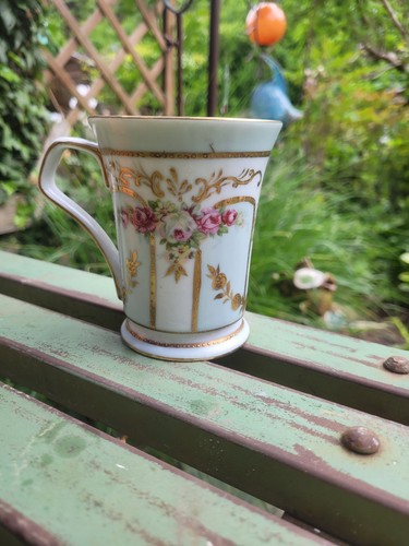 Edle tasse mit rosenmotiv - tasse,