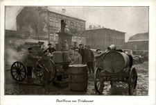 Destillieren von Trinkwasser -279740