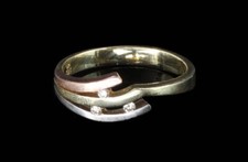 585/- 14 Kt Tricolor Gold Ring mit Diamanten, 0,06 ct, Gr. 54, guter Zustand.
