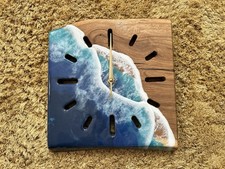 Ozeanwellen Epoxid-Wanduhr – 24,5x27,5 cm Eiche & Harz